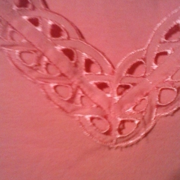 WHITE STAG WOMEN'S PINK SCALLOPED V-NECK TOP - Picture 3 of 5